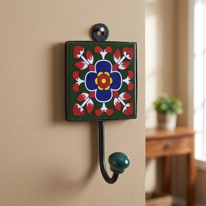 Crochet mural en céramique vintage traditionnel, motif floral vert bleu rouge, fait main, imperméable, écologique, décoratif, pour suspendre des vêtements - Product Image 1