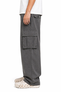 Pantalones Cargo Gris Carbón para Hombre, de Pierna Ancha, Estilo Minimalista, Corte Relajado, Diseño Limpio, con Múltiples Bolsillos - Product Image 2