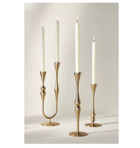 Porte-bougies coniques en forme d'arbre à feuilles persistantes texturées dorées (lot de 2) – Centre de table de Noël festif et décoration de cheminée en métal finition laiton - Product Image 6