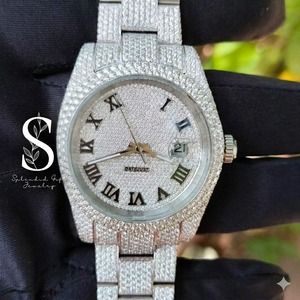 Reloj de Diamantes Moissanite de Estilo Moderno y Larga Duración con Acabado Brillante y Correa de Metal Resistente para Hombre y Mujer - Product Image 1