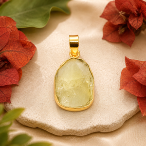 Quartz citron brut naturel pierre de naissance 24K or galvanisé forme fantaisie laiton métal pendentif bijoux pour femmes en gros en vrac - Product Image 1