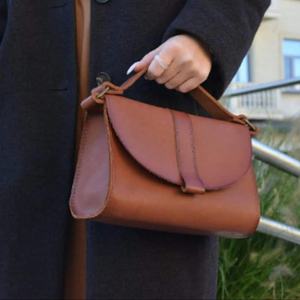 Sac à bandoulière en cuir pour femmes Petit sac à bandoulière mignon Cadeau Sac à main pour femmes Fait à la main et Sacs à main LCS-0057C - Product Image 1