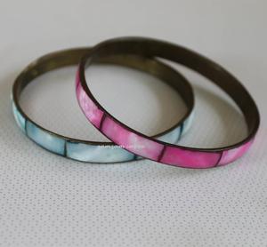 กำไลข้อมือทองเหลืองทำมือ ประดับมุกสีชมพูฟ้า น้ำหนักเบา กว้าง 10 มม. เครื่องประดับแฟชั่น ประดับเปลือกหอยหลากสี - Product Image 2