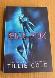 หนังสือขายดีประเภทนิยายรักโรแมนติกแนวดำลึกลับของซิก ฟักซ์ ฉบับปกอ่อน - Product Image 2