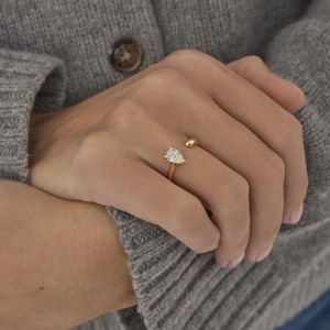 Bague de fiançailles solitaire en or avec diamant ovale de 0,80 carat cultivé en laboratoire, monture bypass, bijoux fins pour femmes - Product Image 5