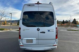 Sprinter 2500 Turbo R21 2021, Interior Oscuro, Furgoneta 4x4, ~4,200 Millas, Conversión Completa a Camper, Diésel V6 - Product Image 4