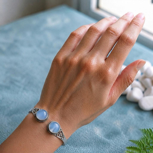 JewelryTownIN JT-009 Brazalete abierto de doble piedra de calcedonia azul Azure Glow, latón chapado en plata, joyería artesanal clásica, regalo - Product Image 2