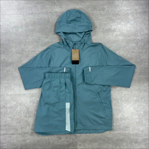 Coupe-vent léger unisexe en tissu hydrofuge avec capuche, survêtement couleur unie, fermeture éclair intégrale, style sportif, idéal pour l'automne, en polyester - Product Image 1