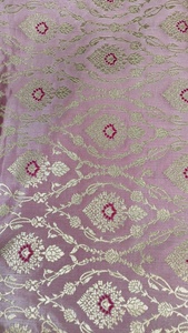 Tissu Jacquard en Soie Brocart de Banarasi, Motif Floral Zari Tissé, Tissu Léger de Créateur pour Robe, Sari, Dupatta, Vêtements - Product Image 4
