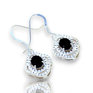Bijoux faits à la main, élégants et décontractés, avec pierre précieuse en onyx noir, boucles d'oreilles en argent sterling 925, design tendance et populaire - Product Image 1