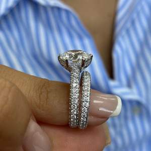 แหวนหมั้นเพชรทรงกลม RITZIN IGI Certified สี E ความสะอาด VS1 ฝังเพชรแบบ Pave ดีไซน์น่ารัก ตัวเรือนทองคำขาว 14K ชุดแหวนแต่งงาน - Product Image 4