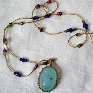 สร้อยคอหินสีฟ้าทำมือ ประดับจี้ทรงมาร์คีส์ ลูกปัดหลากสี เชือกปรับได้ สไตล์โบโฮ ลายพระพุทธรูปและผีเสื้อ - Product Image 1