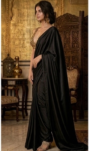 Sari KV Midnight Noir Satinado con Blusa Sin Coser - Product Image 4