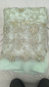 Robes ethniques de mariée pour femmes, en tissu tissé léger, avec broderie florale riche, travail de Zari et de sequins, de créateur - Product Image 6
