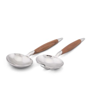 Pince à salade rustique en bois avec poignée en cuir tressé, bois foncé naturel, ensemble de service de cuisine, vente en gros pour restaurants et cafés - Product Image 3