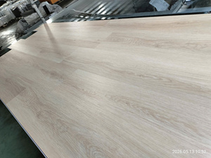 Planchas de vinilo de lujo de roble moderno con microbisel para uso residencial y comercial, impermeables para exteriores, instalación con sistema de clic de doble bloqueo. - Product Image 3