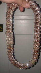 Chaîne cubaine en diamant très demandée pour hommes, accessoire de bijouterie pour mariage, fête et club, disponible à prix raisonnable - Product Image 2