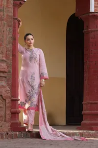 Ensemble d'été Safaa Maysa en coton tissé non coupé avec dupatta - Tissu pour robe florale rose clair - Product Image 3