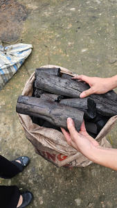 Carbón Vegetal Negro de Madera Dura Natural, 7000-8000 Kcal/kg de Valor Calorífico, 5.0%-8.0% de Contenido de Ceniza, Larga Duración de Combustión, para Barbacoa - Product Image 3