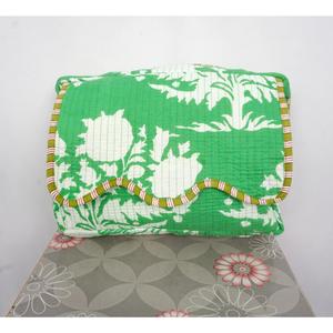 กระเป๋าเครื่องสำอาง A2ZCraftBazar ลายดอกไม้สีเขียว ผ้าฝ้ายเย็บลายแบบควิลท์ เป็นมิตรกับสิ่งแวดล้อม ทนทาน ขนาดกลาง มีซิป เหมาะสำหรับการเดินทาง - Product Image 1