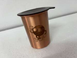 Verre en cuivre de qualité supérieure avec couvercle noir sécurisé et paille, double paroi, design écologique pour le stockage quotidien d'eau potable à la maison et au bureau - Product Image 3