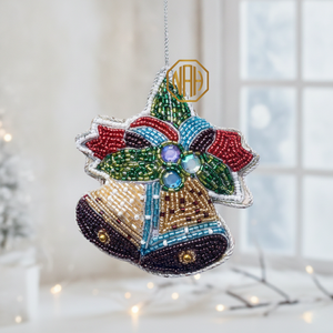 Adorno Colgante de Campana con Cuentas, Decoración Clásica para Árbol de Navidad, Hecho a Mano con Diseño de Bayas de Acebo - Product Image 1