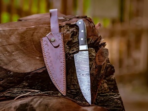 Couteau de chef artisanal en acier Damas de qualité industrielle, lame à pointe tombante en bois, étui en cuir, garantie de 3 ans - TARJENTERPRISES - Product Image 1