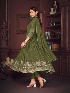 Costume Anarkali vert clair de bonne qualité pour femmes, idéal pour les mariages et les occasions festives, manches 3/4, en crêpe de georgette - Product Image 2