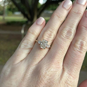 Bague de mariage de luxe pour femme, diamant de laboratoire taille coussin de 3 carats, couleur D, plaqué or 14K, certifiée IGI, Global Gems R02849 - Product Image 6