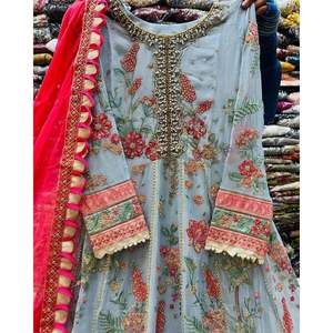 Ensemble de costume de soirée de créateur pour la mode indienne et pakistanaise - Product Image 3