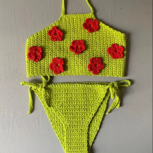 CHEEKY Braguita de bikini de punto de ganchillo con corte alto, cintura alta, estilo triángulo y tirantes ajustables con lazo lateral - Product Image 1