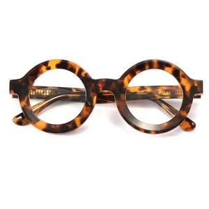 Gafas Redondas de Moda con Diseño de Caparazón de Tortuga - Product Image 5