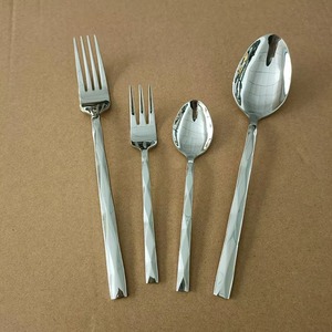 Ensemble de couverts modernes en acier inoxydable, finition miroir, compatibles lave-vaisselle, couverts de mariage avec manche à motifs - Product Image 5