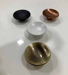 Poignée en U de qualité supérieure en acier inoxydable fabriquée en usine pour les armoires de maison et de bureau, fournisseur de poignées et de boutons de meubles - Product Image 4