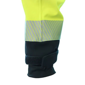 Chaqueta de Seguridad para Hombre con Franja Reflectante de 360 Grados, Manga Larga, Cierre de Cremallera, Tres Bolsillos, Color Negro y Amarillo - Product Image 5