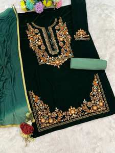 Ensemble Salwar-Kameez de Soirée en Velours Lourd de Haute Qualité, Brodé de Multiples Fils et Sequins, Vêtements Ethniques, Vente en Gros - Product Image 5