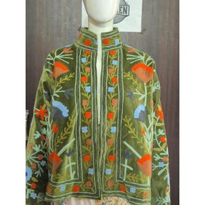 Veste d'hiver pour femmes en velours Suzani matelassé, broderie tissée, col montant, respirante, écologique, séchage rapide, fleurs bohèmes - Product Image 4