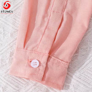 เสื้อเชิ้ตผู้ชายสำหรับฤดูร้อน ผ้าฝ้าย 100% ระบายอากาศได้ดี ปกเสื้อแบบพับได้ ตรวจจับรอยตะเข็บ  รับสั่งทำโลโก้และดีไซน์ - Product Image 4