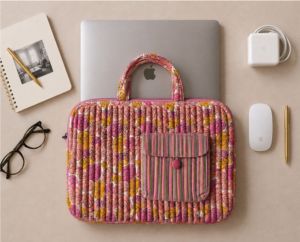 Sac pour ordinateur portable léger et doux à imprimé floral avec poche rayée et poignée matelassée pour une protection décontractée - Product Image 2