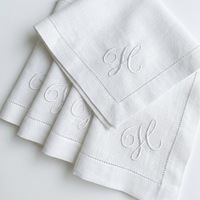 Sets de table et serviettes carrés en lin brodés personnalisés faits main avec monogramme – Décoration de table réutilisable pour mariages et fêtes