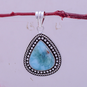 Colgante Hecho a Mano en Plata de Ley 925 con Larimar Azul, Joyería Azul Océano, Regalo para Ella - Product Image 2