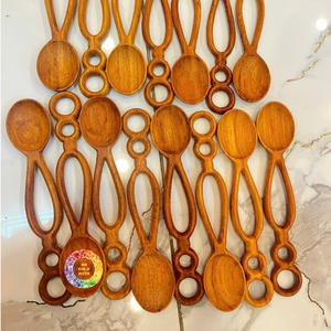 Cuchara de madera con forma de corazón Love Spoon, duradera, apta para lavavajillas, diseño galés, marca Caryln - Product Image 2