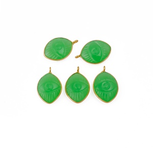 Plaqué or fait à la main Prehnite calcédoine pierre précieuse mauvais œil pendentif à la mode lunette réglage en gros sculpté calcédoine breloques - Product Image 1