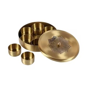 Boîte de rangement pour épices en métal durable avec couvercle décoratif, organiseur de masala pour la cuisine, récipient pour herbes et assaisonnements, usage domestique - Product Image 1