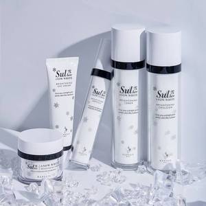 SULHEE Set de Cuidado de la Piel de 5 Pasos con Niacinamida, Vitamina C y Ácido Hialurónico, Serum y Crema Herbales para Todo Tipo de Piel - Product Image 1