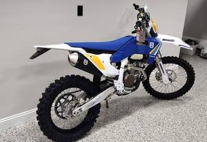 HOT 2025 Husqvarna FE 450 Heritage Nouvelle Moto Dual Sport - Product Image 5
