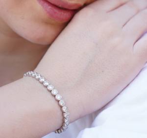 Bracelet tennis Zyorio Jewels classique en argent sterling avec diamants de laboratoire sertis clos, bijoux de luxe pour femme, cadeau idéal pour les fêtes - Product Image 1