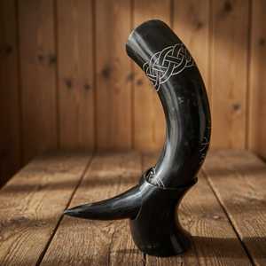 Jarra Vikinga de Cuerno de Búfalo Natural Pulido con Patrón Grabado para Uso en Restaurantes y Bares por Universal Overseas INDIA - Product Image 1