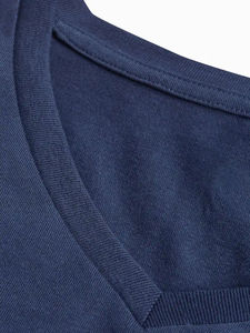 เสื้อยืดคอกวีผู้ชายคลาสสิก เสื้อยืดผ้าฝ้ายสำหรับผู้ชาย เสื้อเปล่าผ้าฝ้ายนุ่มสำหรับพิมพ์ลาย ราคาขายส่ง พร้อมโลโก้ตามสั่ง - Product Image 6