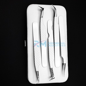 Pinzas para extensión de pestañas RMI Silver Shin Tip de acero inoxidable con recubrimiento en polvo blanco y estuche magnético blanco - Product Image 1